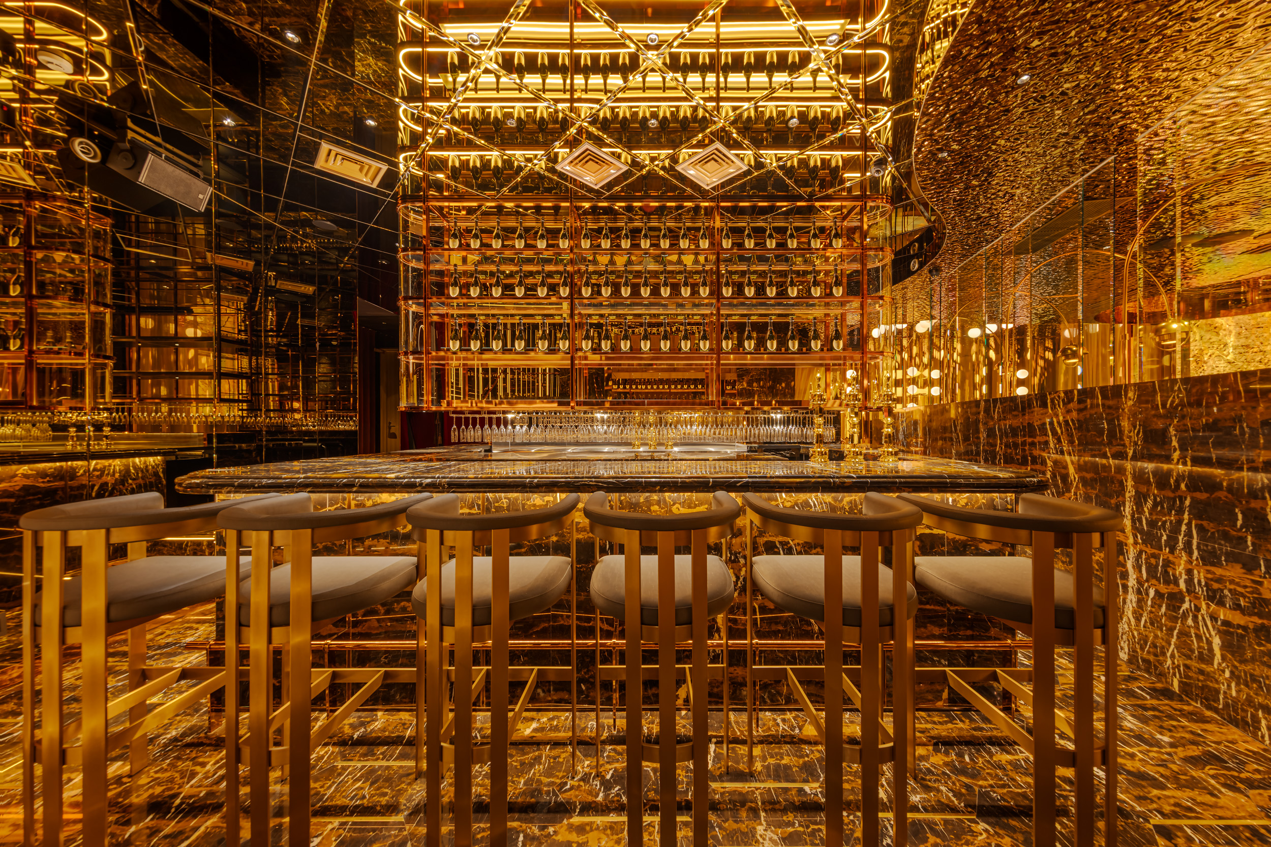 メインホール1縦長